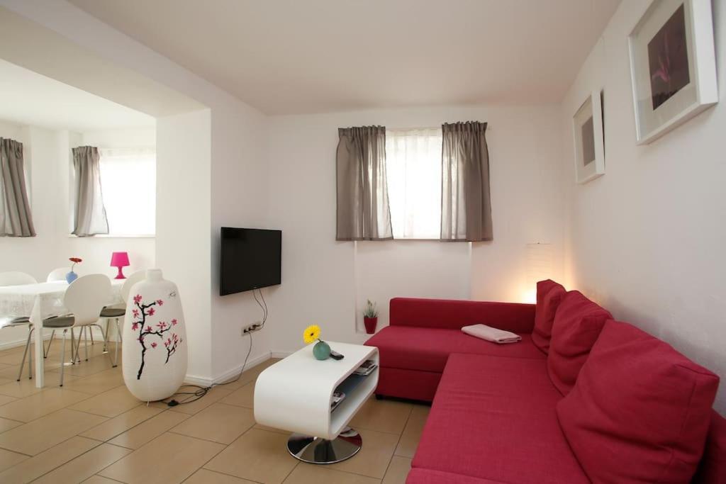 Sunny Apartment At Rostock - Pink Exterior foto